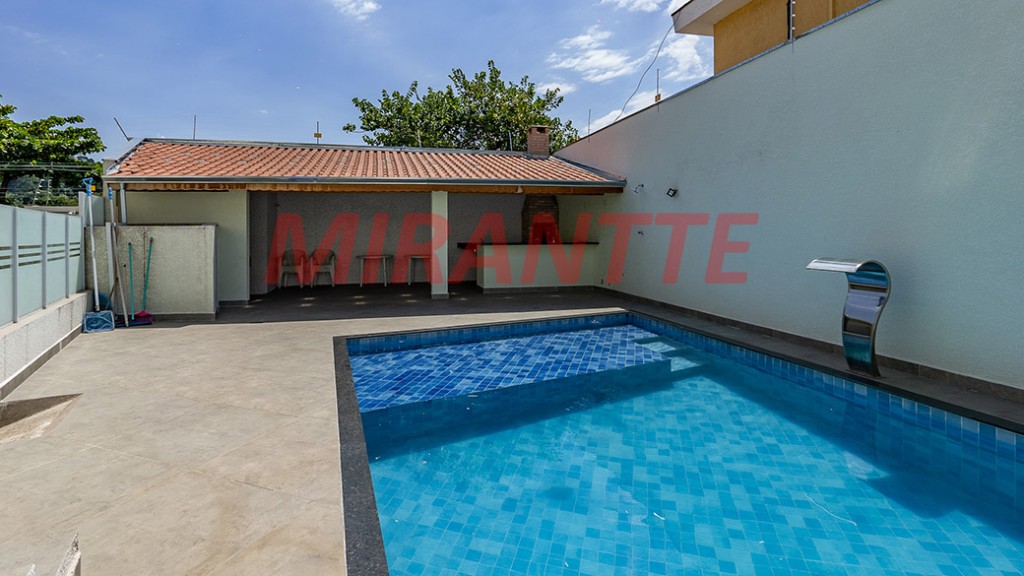 Sobrado de 199m² com 3 quartos em Vila Mazzei