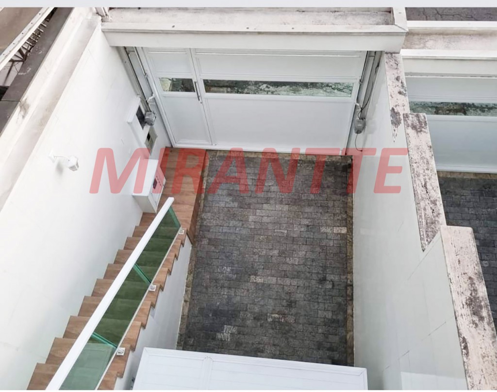 Sobrado de 175m² com 3 quartos em Água Fria