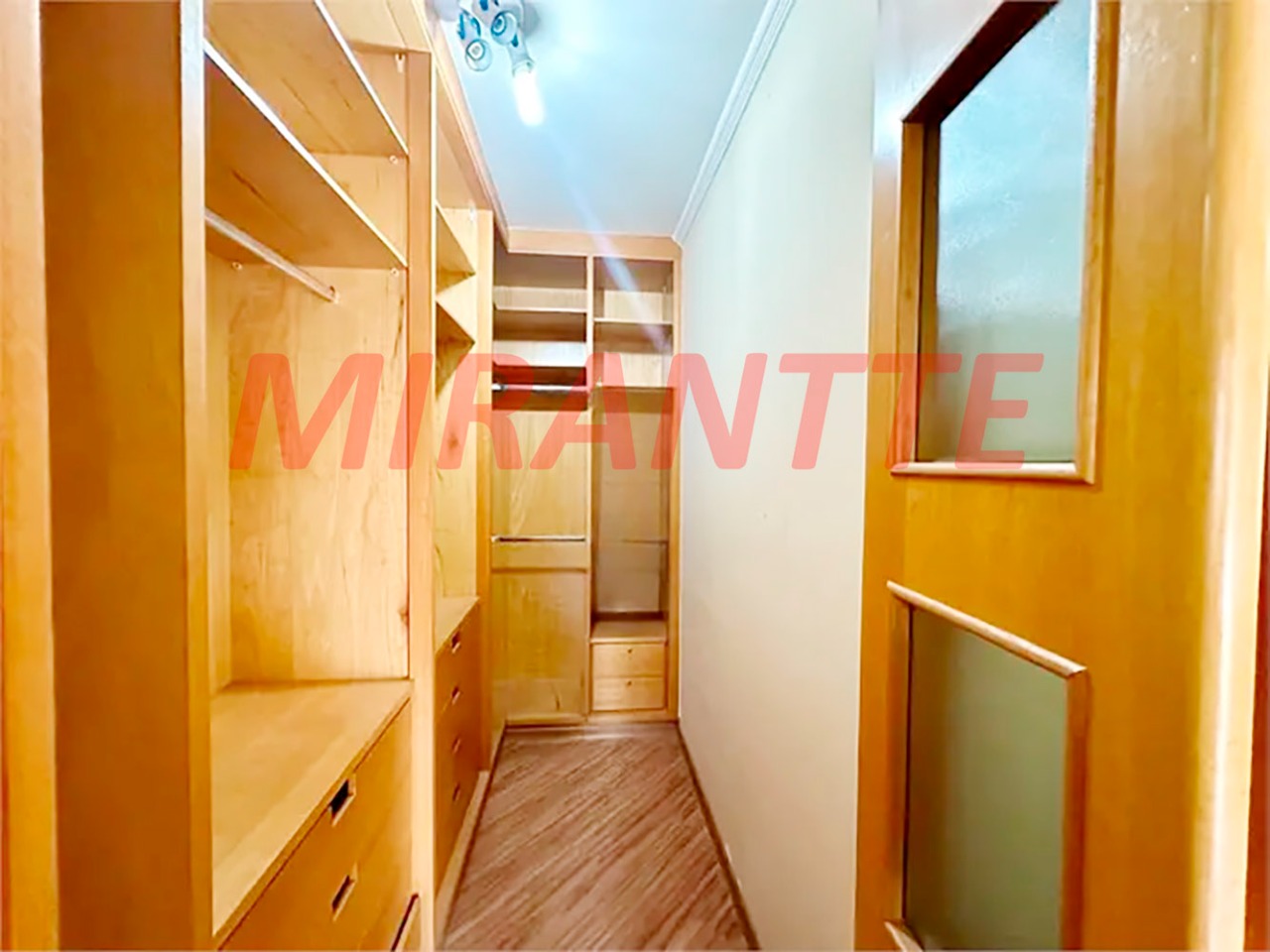 Sobrado de 236m² com 3 quartos em Santa Terezinha