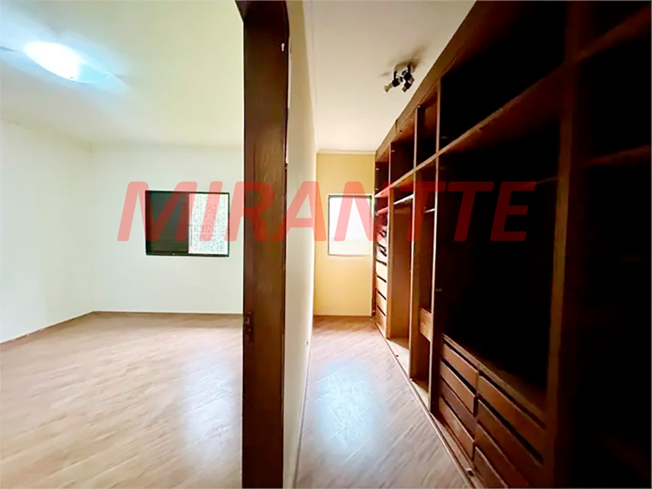 Sobrado de 236m² com 3 quartos em Santa Terezinha