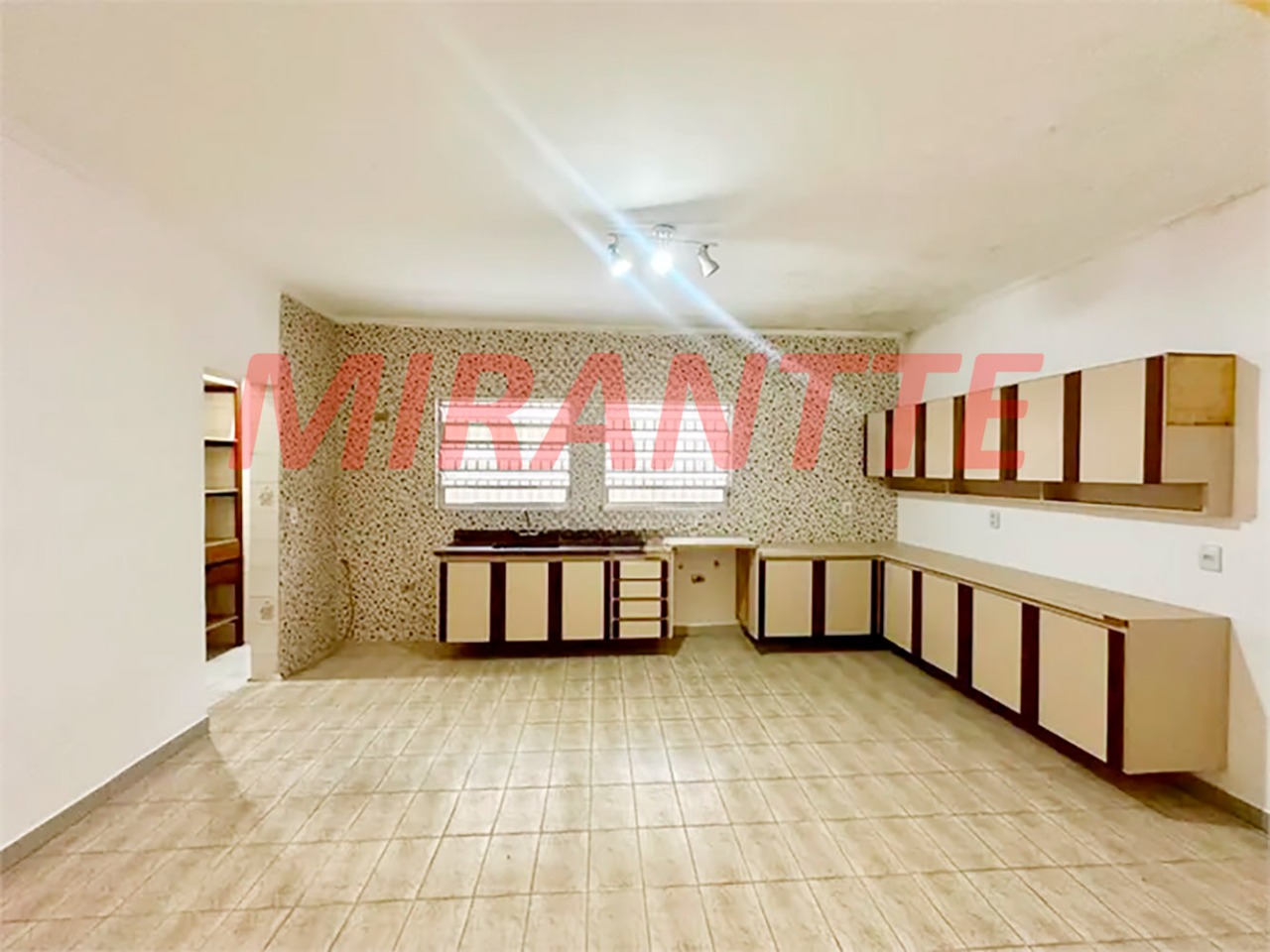 Sobrado de 236m² com 3 quartos em Santa Terezinha