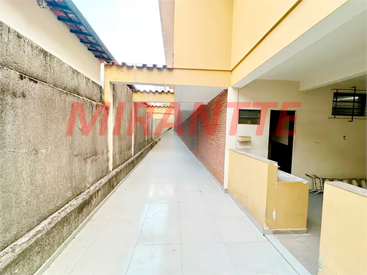 Sobrado de 236m² com 3 quartos em Santa Terezinha