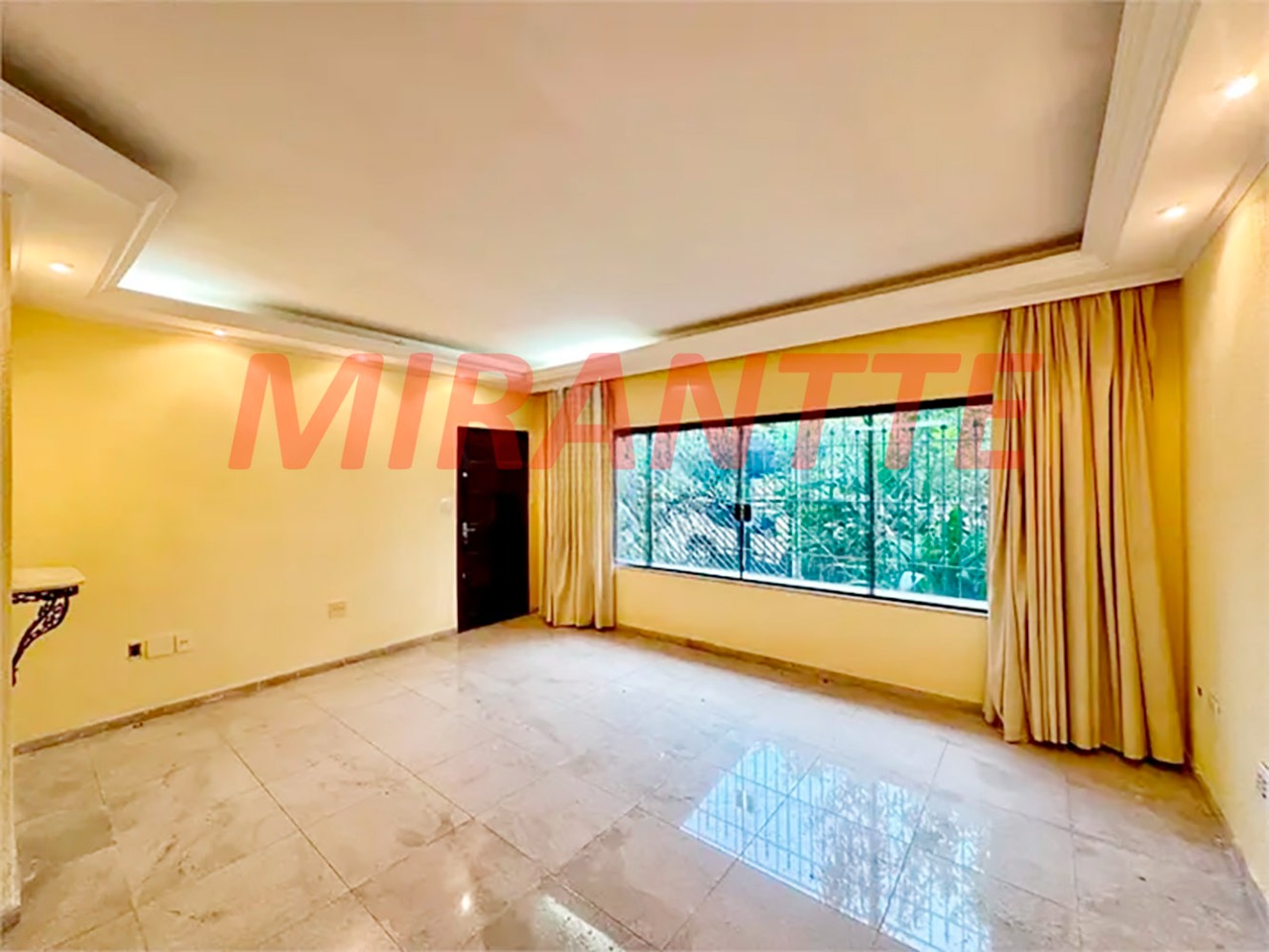 Sobrado de 236m² com 3 quartos em Santa Terezinha