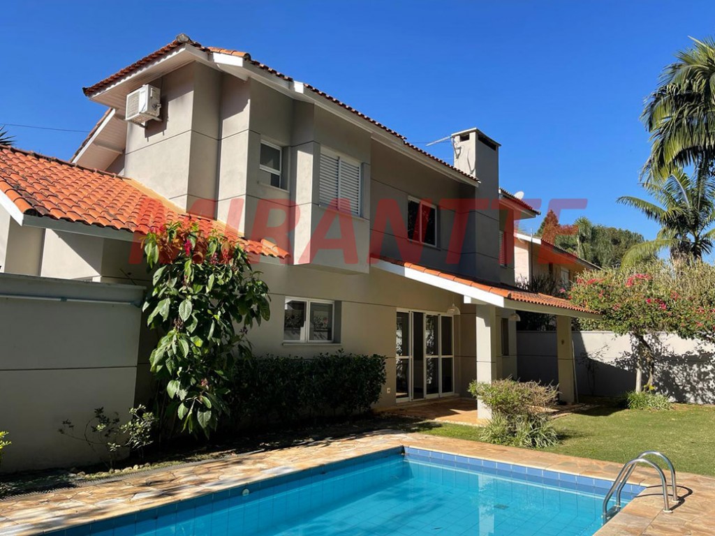 Cond. fechado de 211m² com 3 quartos em Vila Hortência