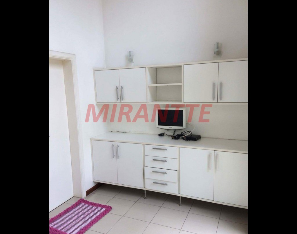 Cond. fechado de 211m² com 3 quartos em Vila Hortência