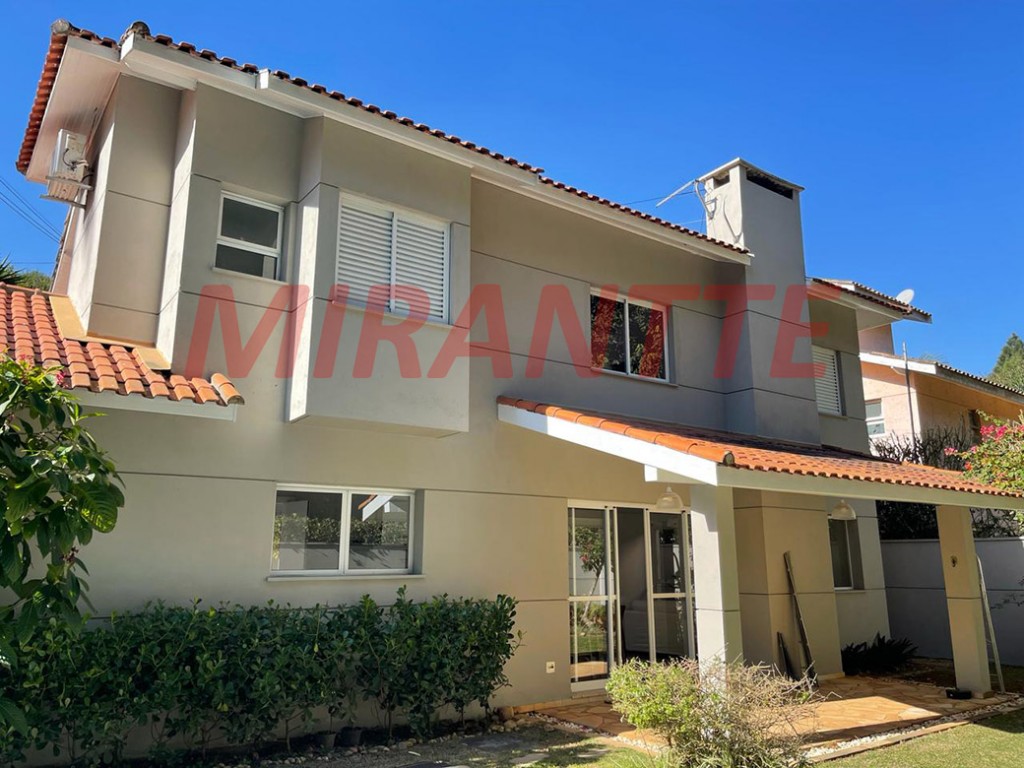 Cond. fechado de 211m² com 3 quartos em Vila Hortência