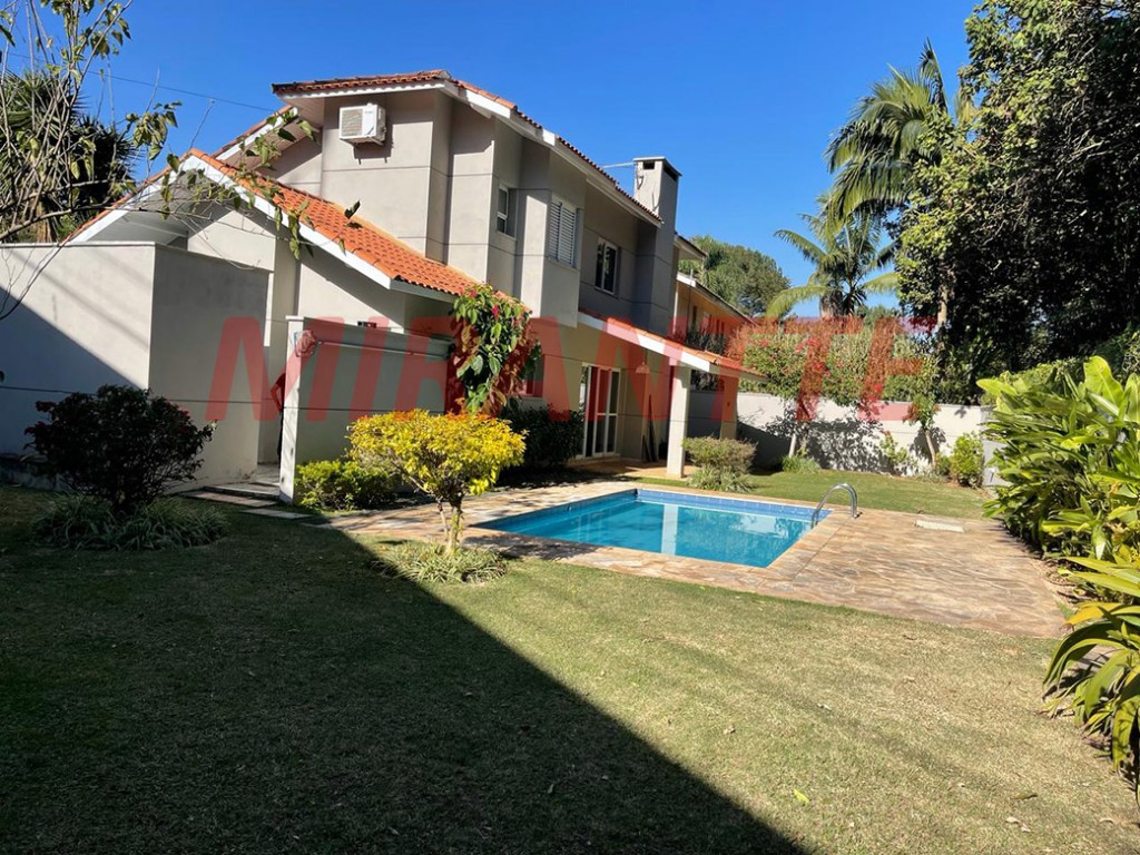 Cond. fechado de 211m² com 3 quartos em Vila Hortência
