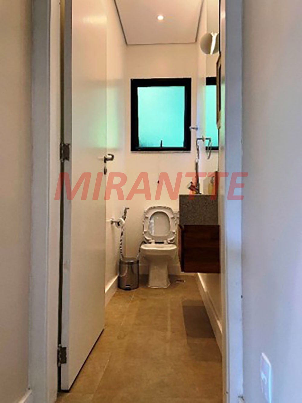 Cond. fechado de 405m² com 6 quartos em Estância Parque de Atibaia