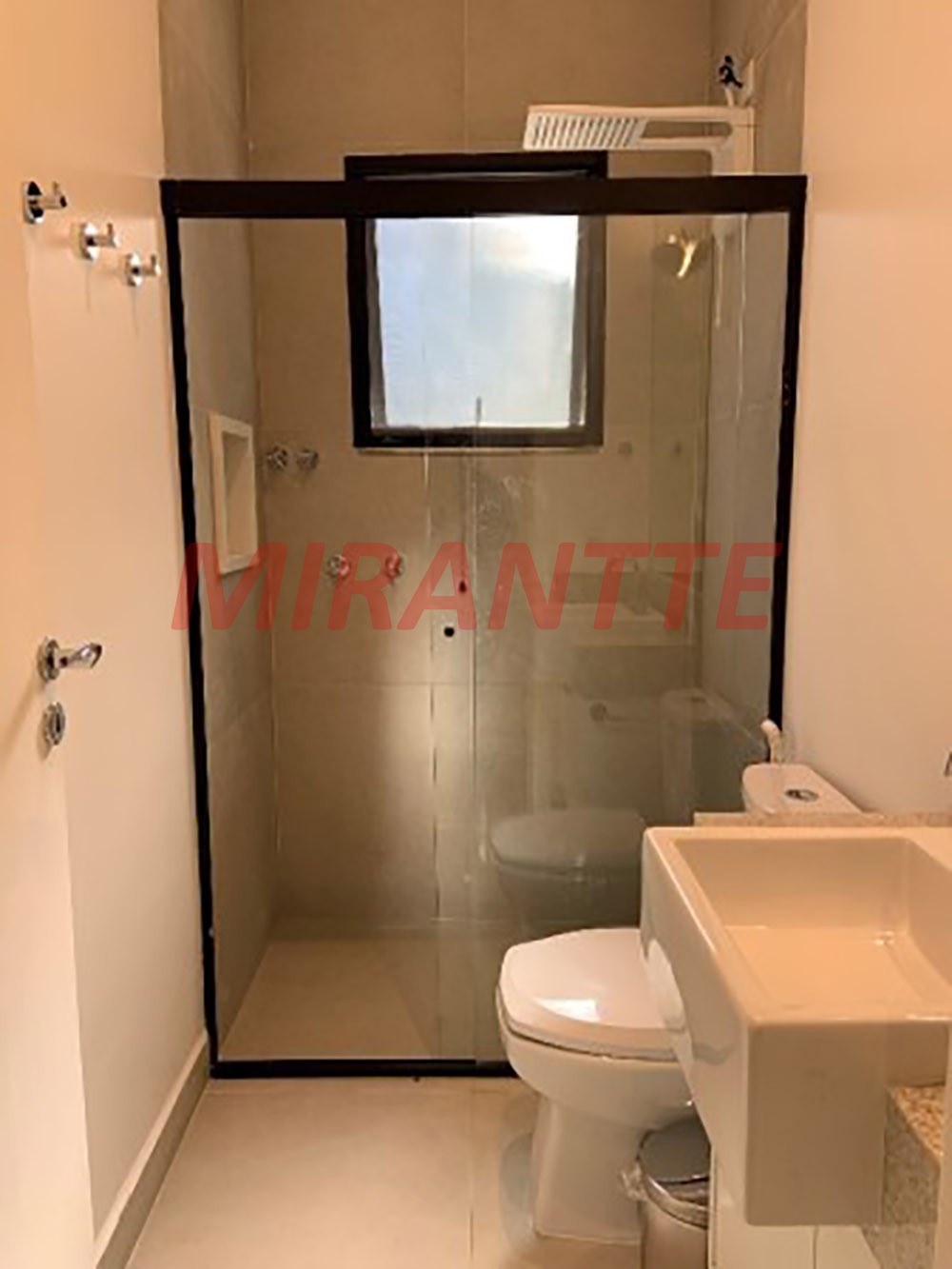 Cond. fechado de 405m² com 6 quartos em Estância Parque de Atibaia
