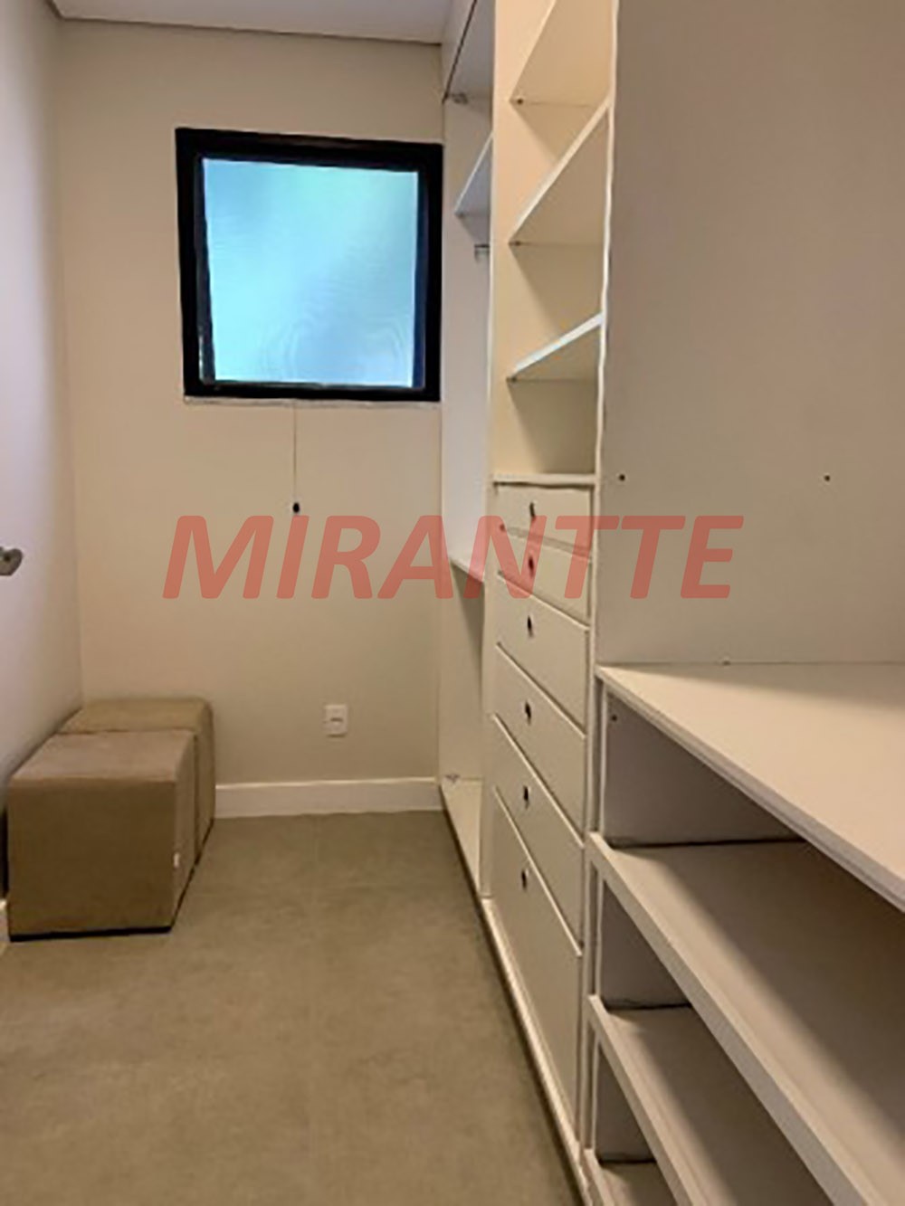 Cond. fechado de 405m² com 6 quartos em Estância Parque de Atibaia