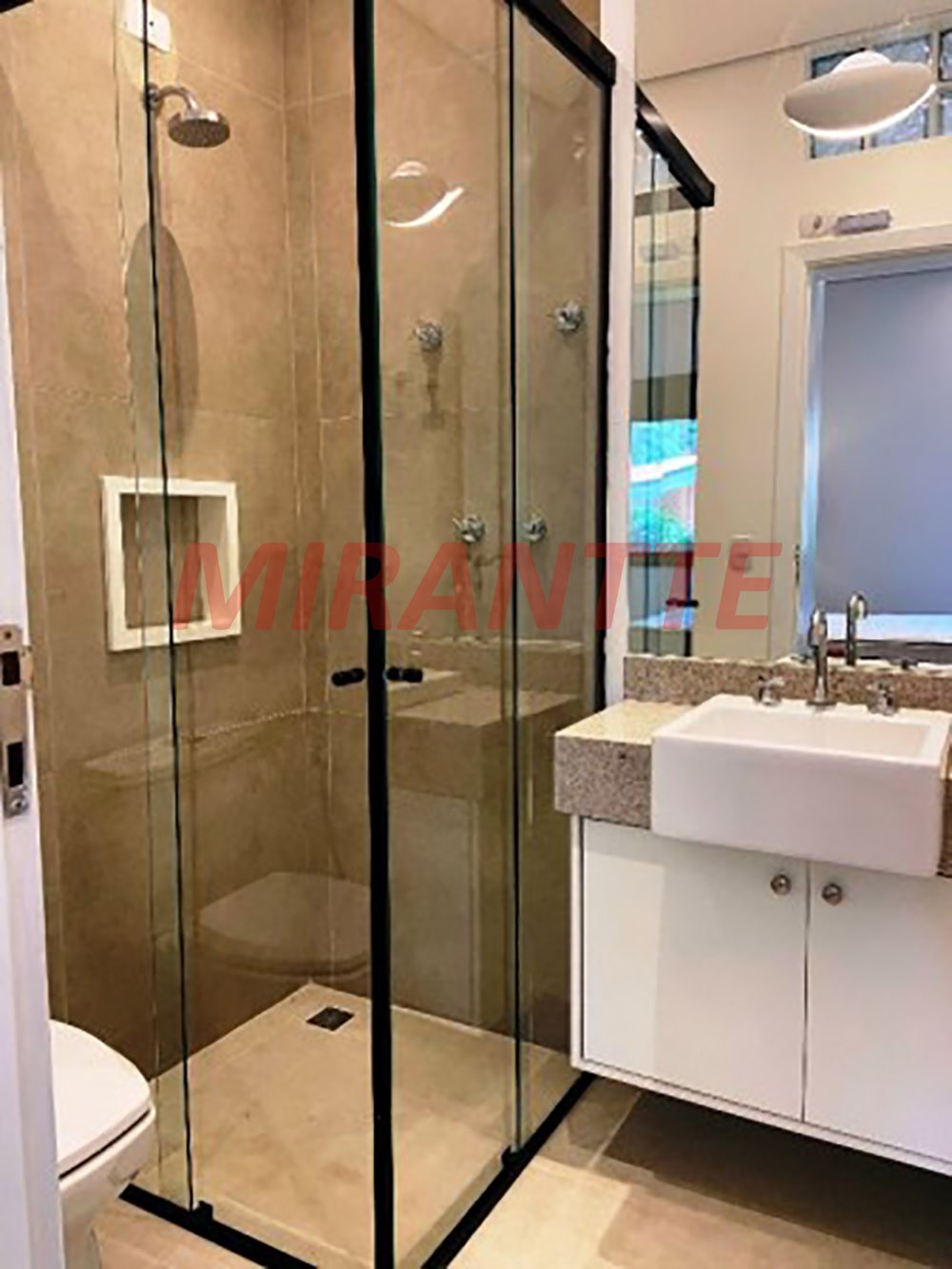 Cond. fechado de 405m² com 6 quartos em Estância Parque de Atibaia