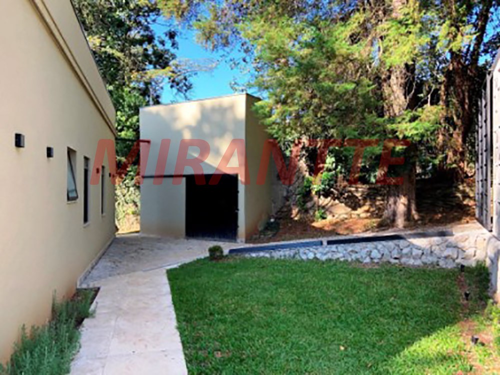 Cond. fechado de 405m² com 6 quartos em Estância Parque de Atibaia