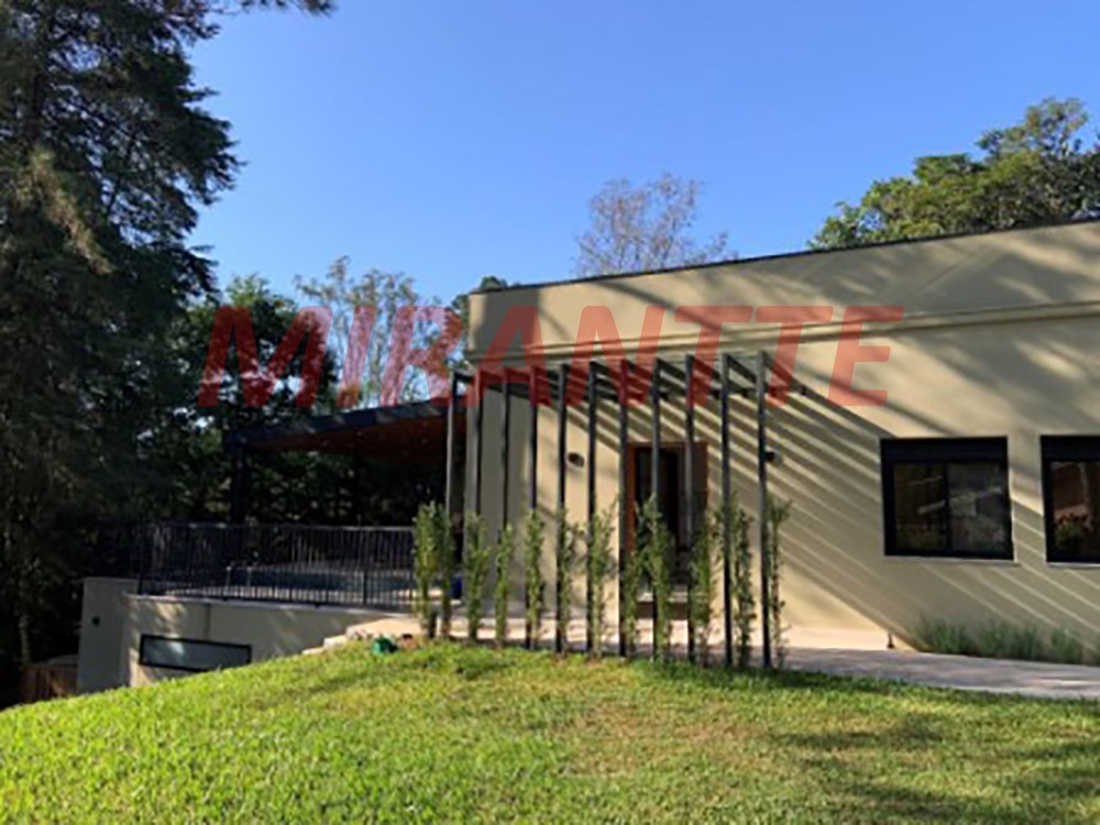 Cond. fechado de 405m² com 6 quartos em Estância Parque de Atibaia