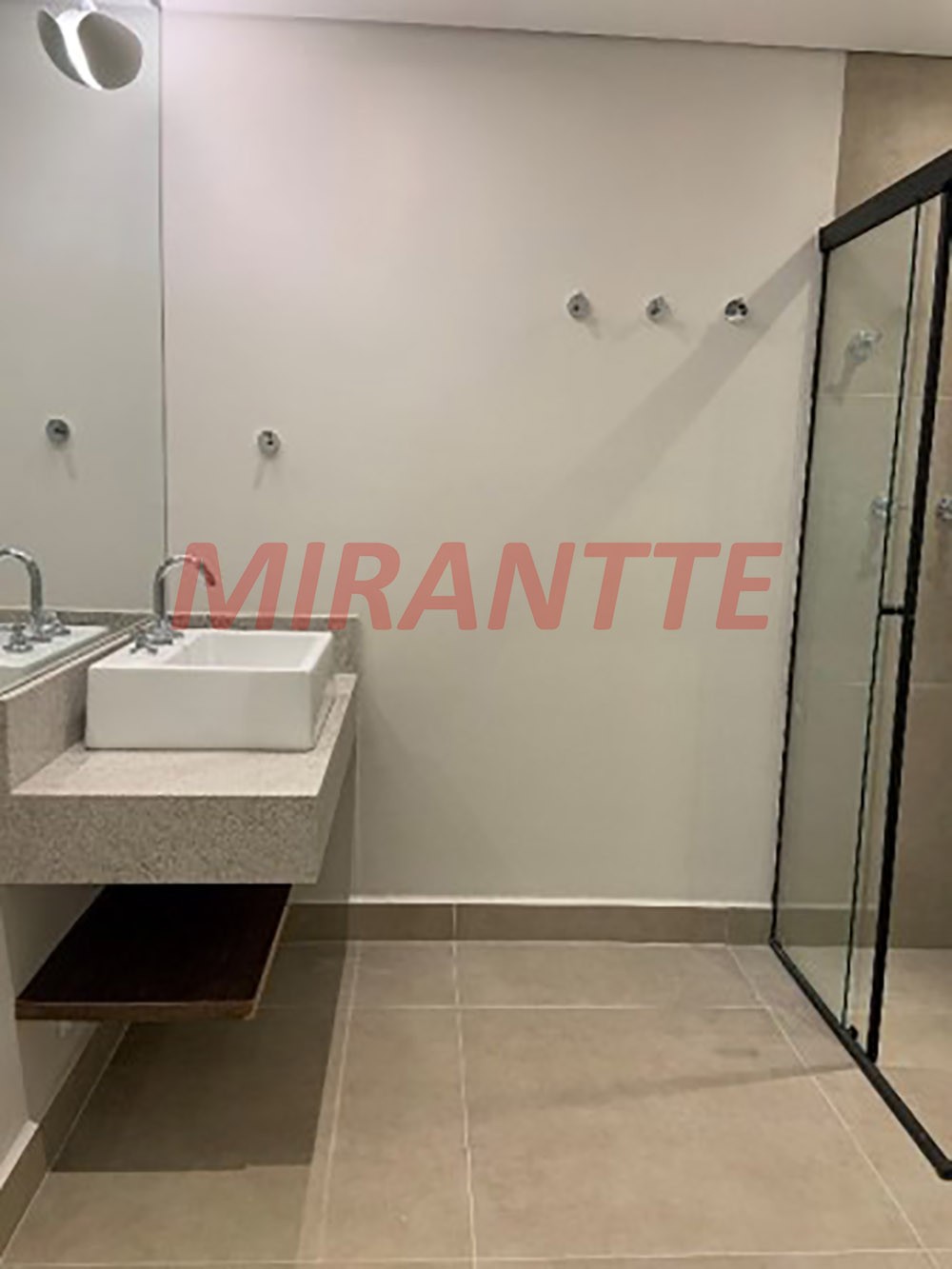 Cond. fechado de 405m² com 6 quartos em Estância Parque de Atibaia