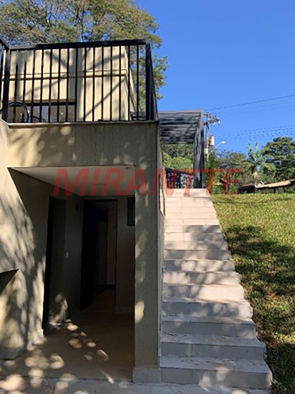 Cond. fechado de 405m² com 6 quartos em Estância Parque de Atibaia