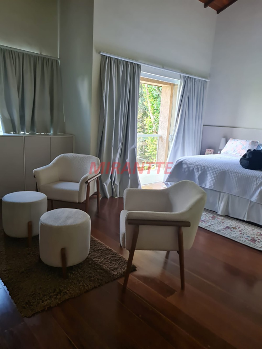 Sobrado de 610m² com 5 quartos em Serra Da Cantareira