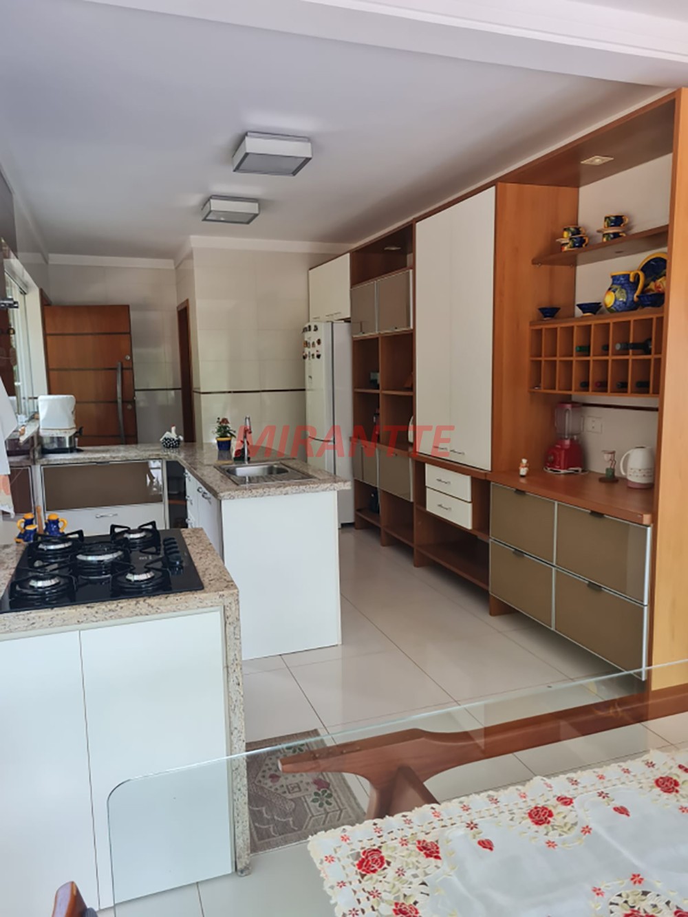 Sobrado de 610m² com 5 quartos em Serra Da Cantareira