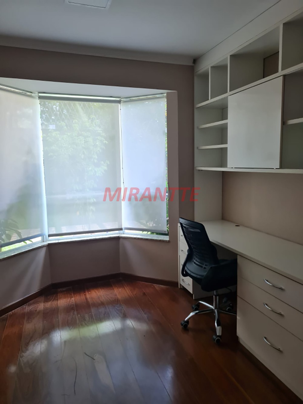 Sobrado de 610m² com 5 quartos em Serra Da Cantareira