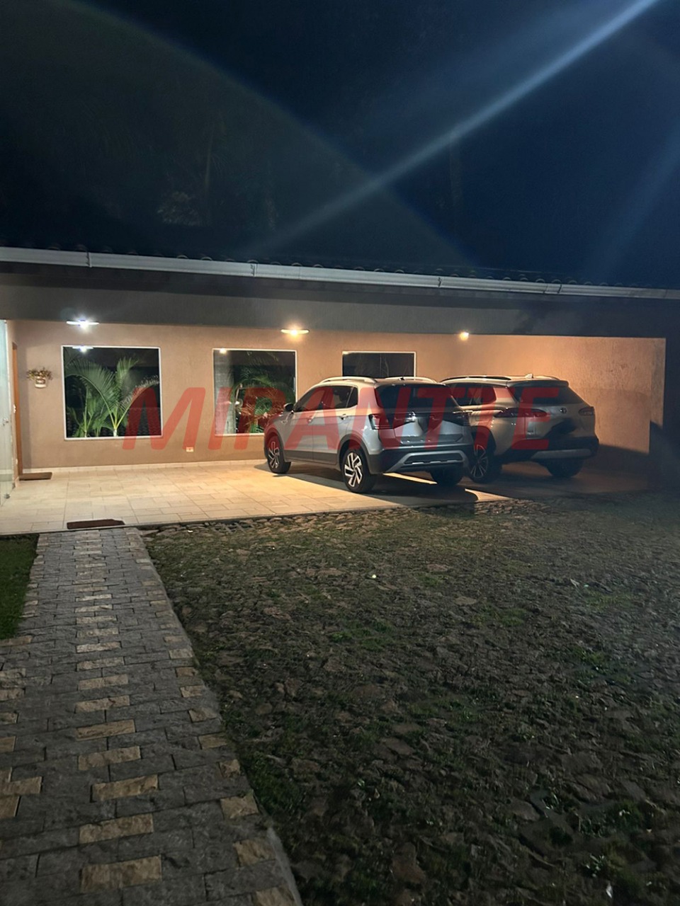 Sobrado de 610m² com 5 quartos em Serra Da Cantareira