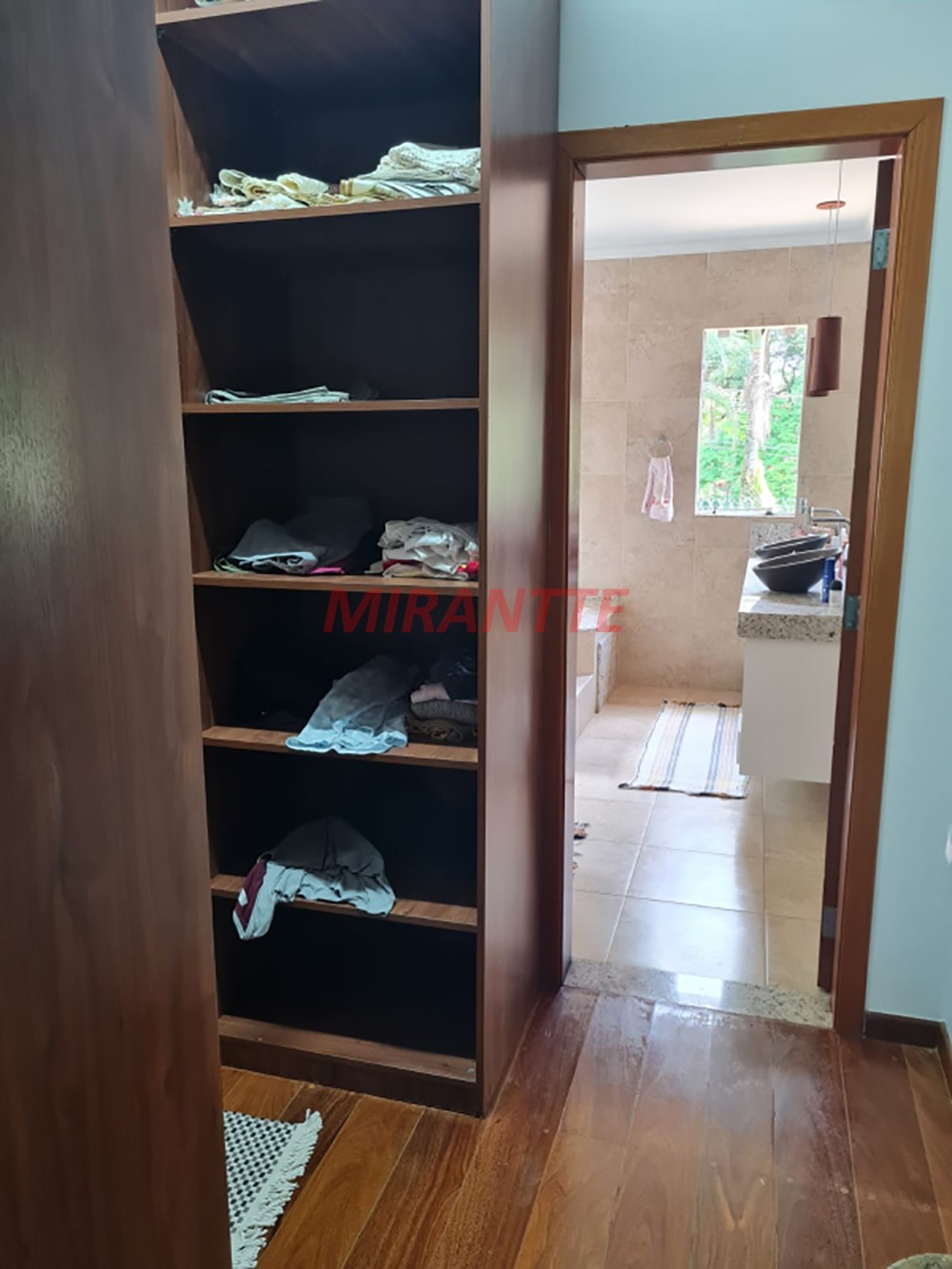 Sobrado de 610m² com 5 quartos em Serra Da Cantareira