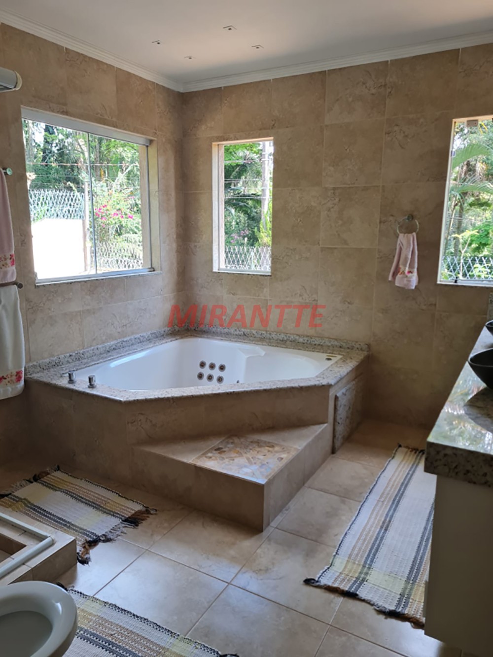 Sobrado de 610m² com 5 quartos em Serra Da Cantareira