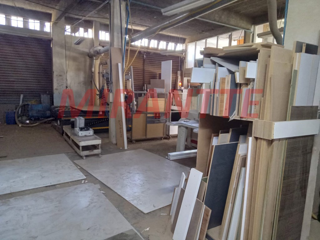 Comercial de 1499m² em Jardim Peri