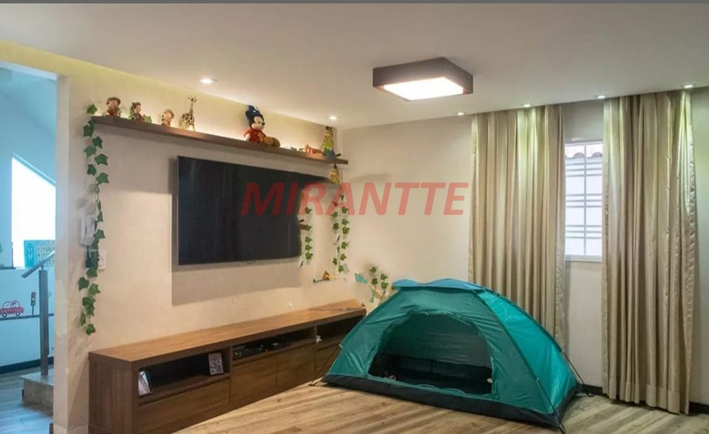 Cond. fechado de 160m² com 3 quartos em Santana