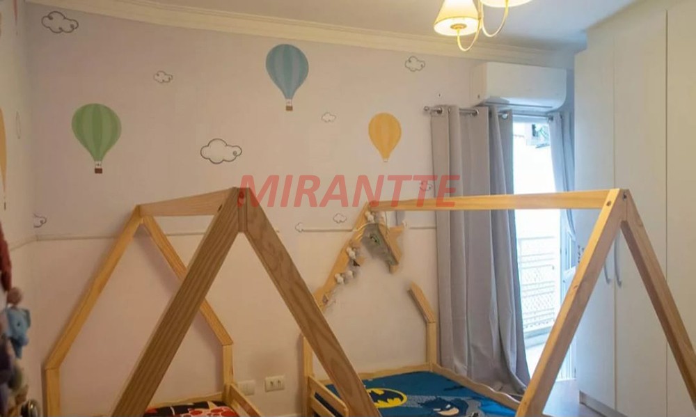 Cond. fechado de 160m² com 3 quartos em Santana