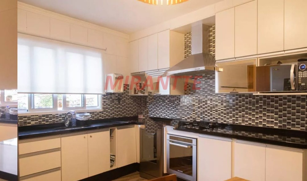 Cond. fechado de 160m² com 3 quartos em Santana