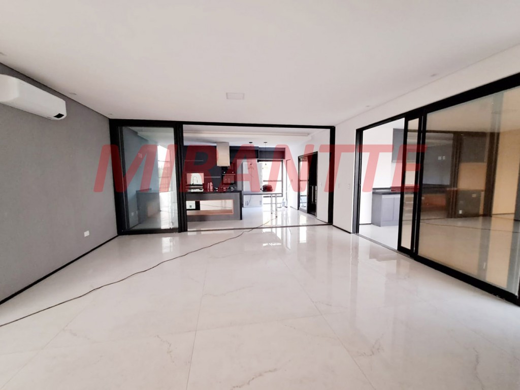Sobrado de 498m² com 5 quartos em Residencial Saint Patrick