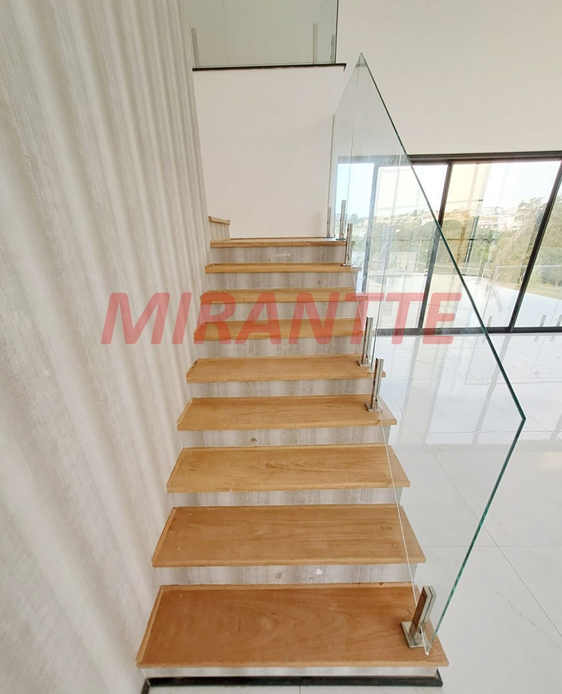 Sobrado de 498m² com 5 quartos em Residencial Saint Patrick
