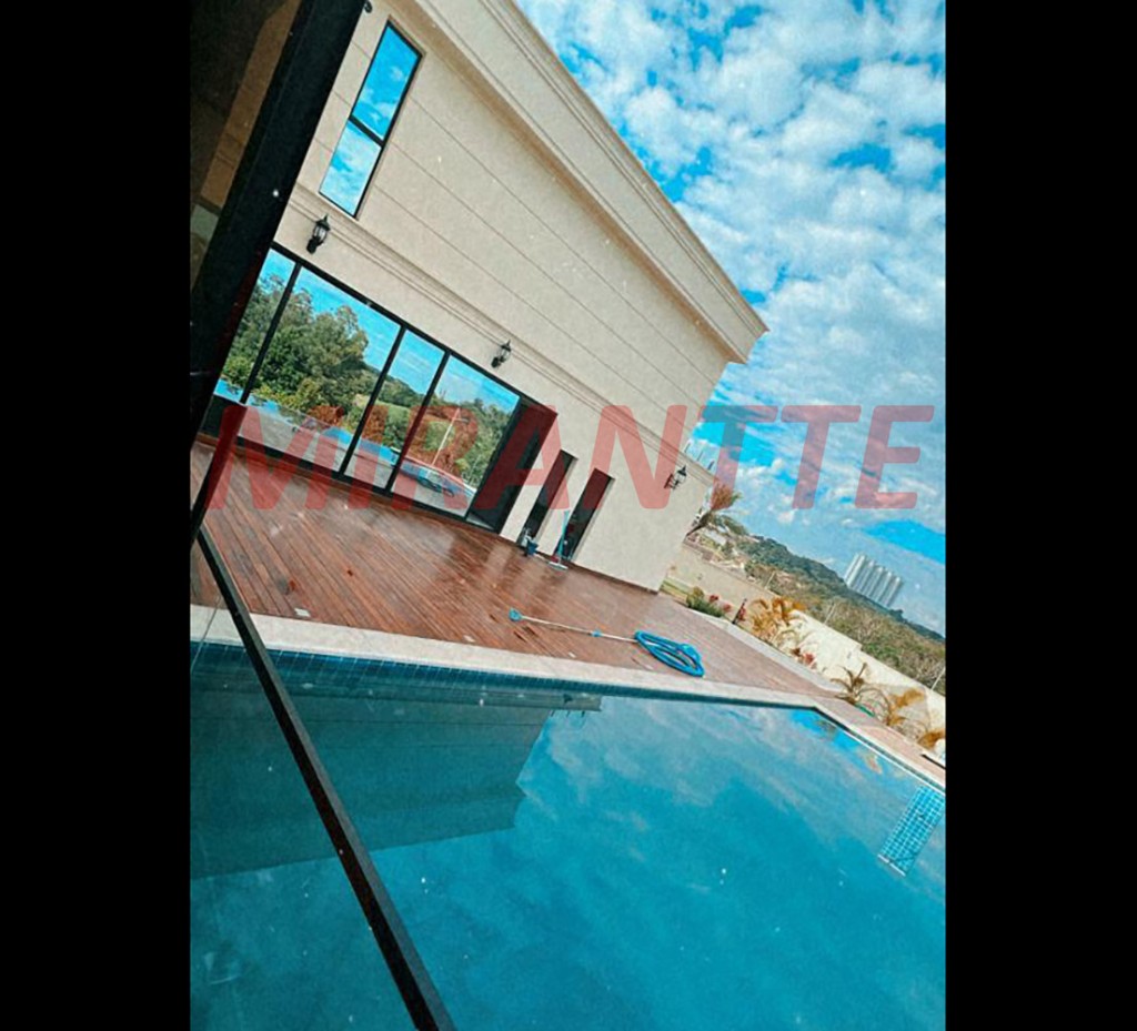 Sobrado de 498m² com 5 quartos em Residencial Saint Patrick