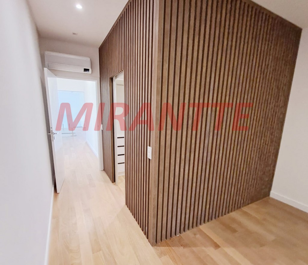 Sobrado de 498m² com 5 quartos em Residencial Saint Patrick