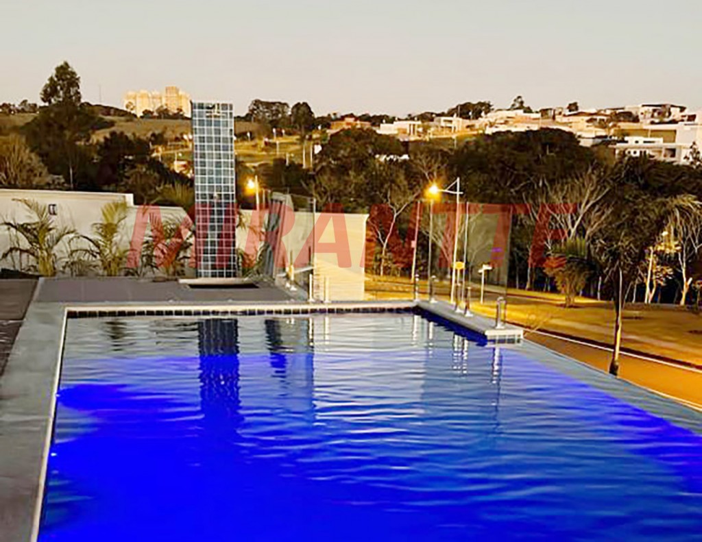 Sobrado de 498m² com 5 quartos em Residencial Saint Patrick