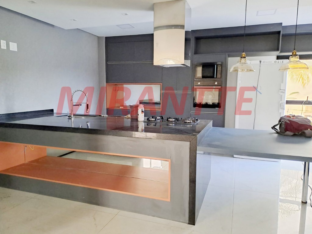 Sobrado de 498m² com 5 quartos em Residencial Saint Patrick