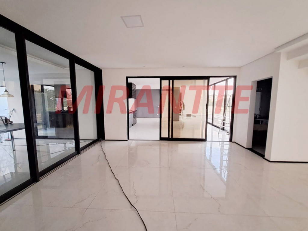 Sobrado de 498m² com 5 quartos em Residencial Saint Patrick