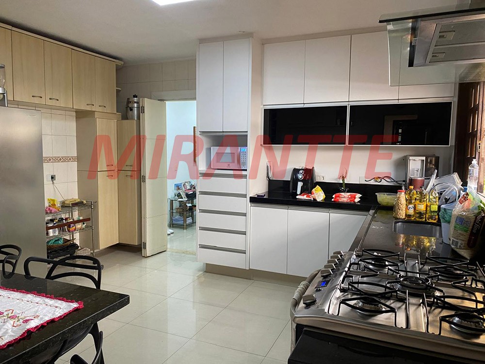 Sobrado de 236m² com 3 quartos em Mandaqui
