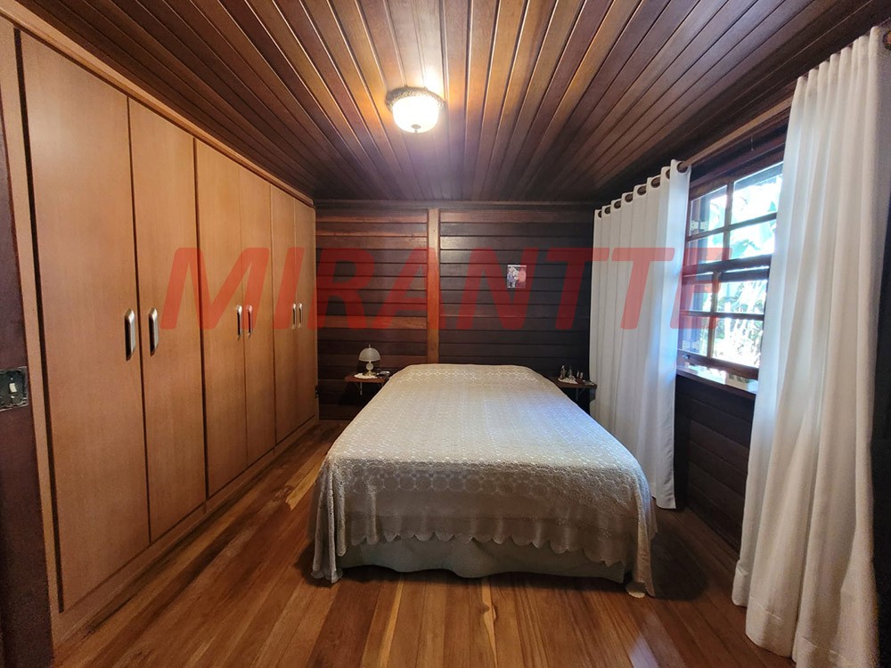 Casa terrea de 300m² com 3 quartos em Serra Da Cantareira