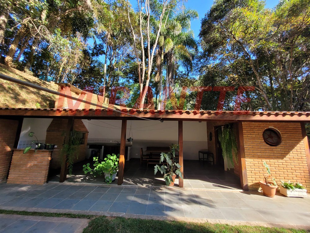 Casa terrea de 300m² com 3 quartos em Serra Da Cantareira
