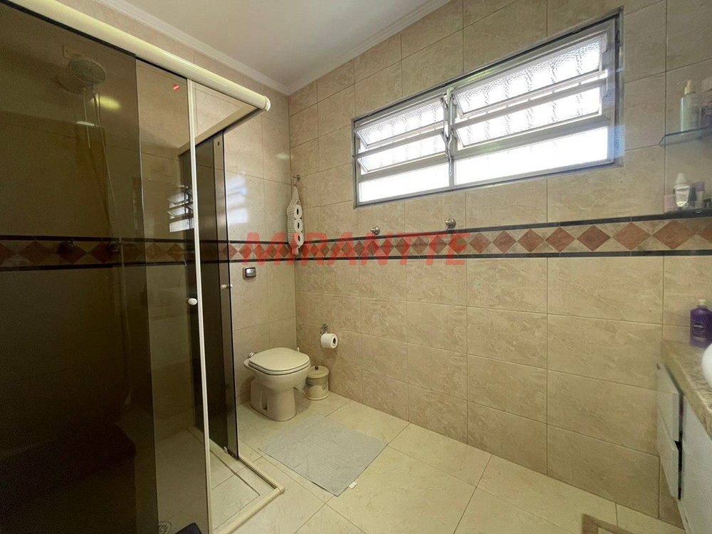 Sobrado de 202m² com 3 quartos em Santana