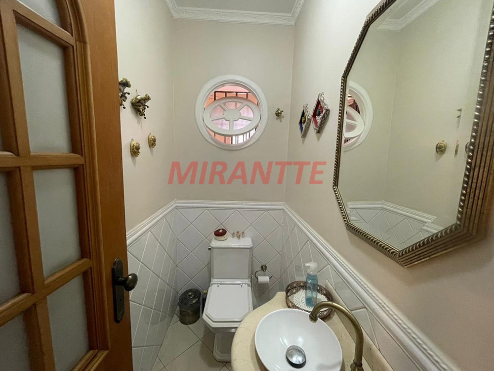 Sobrado de 202m² com 3 quartos em Santana