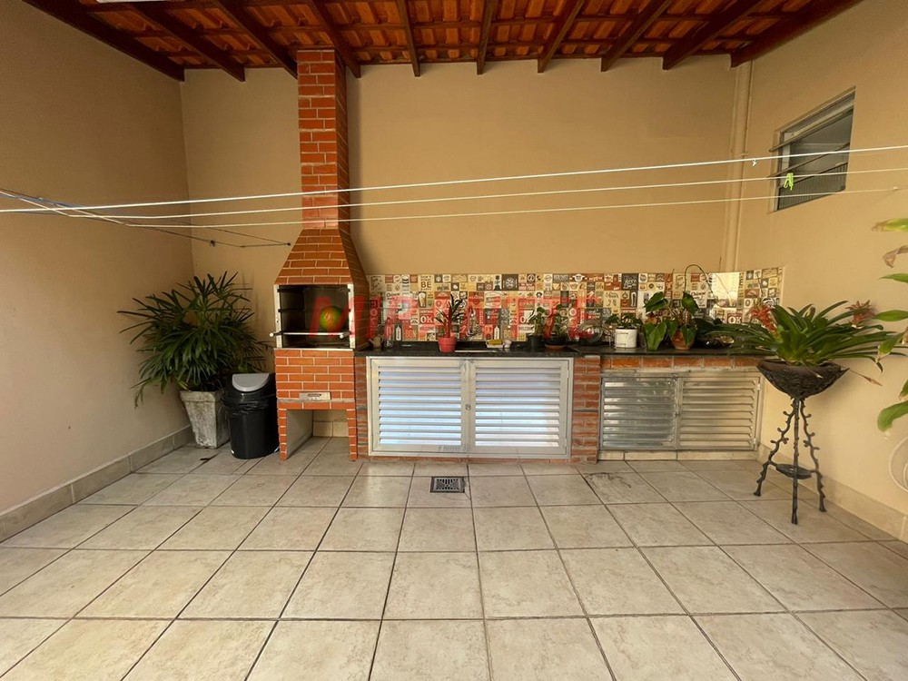Sobrado de 202m² com 3 quartos em Santana