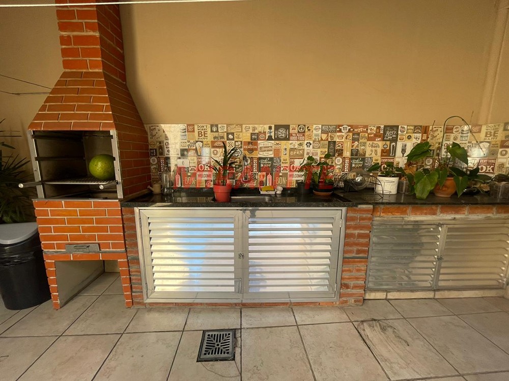 Sobrado de 202m² com 3 quartos em Santana