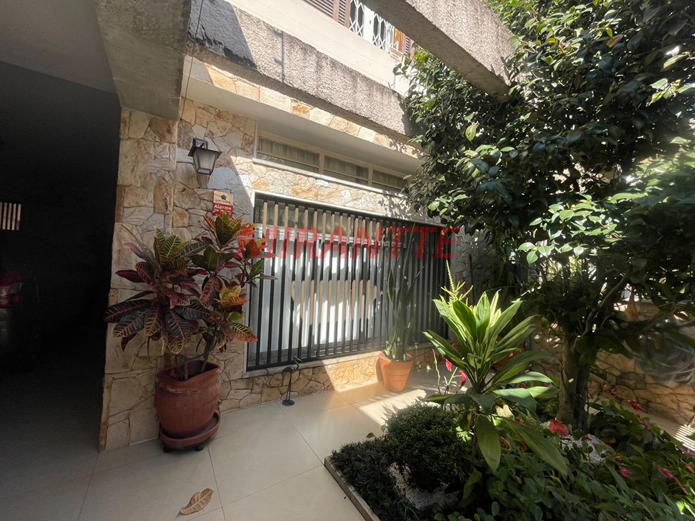 Sobrado de 202m² com 3 quartos em Santana