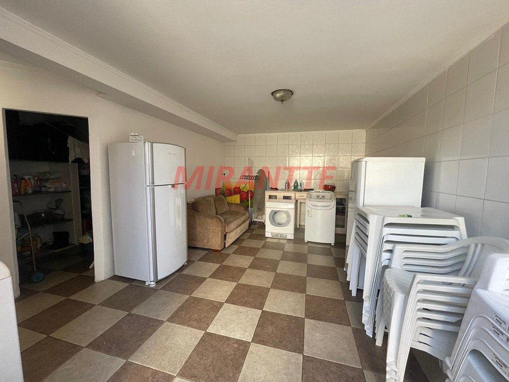 Sobrado de 202m² com 3 quartos em Santana