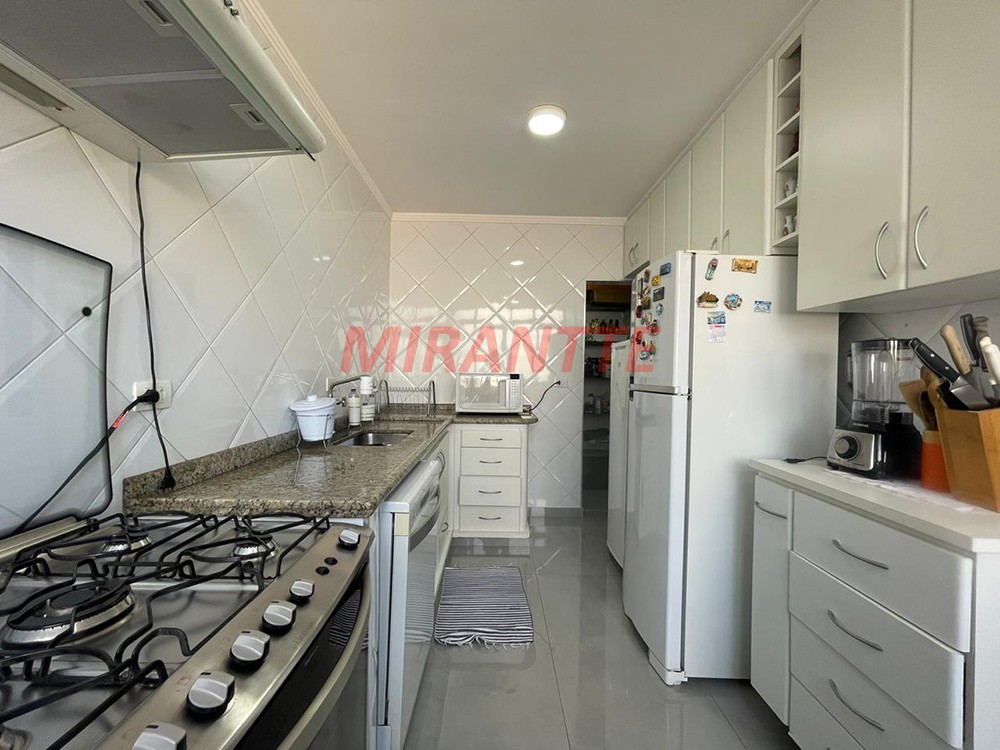 Sobrado de 202m² com 3 quartos em Santana