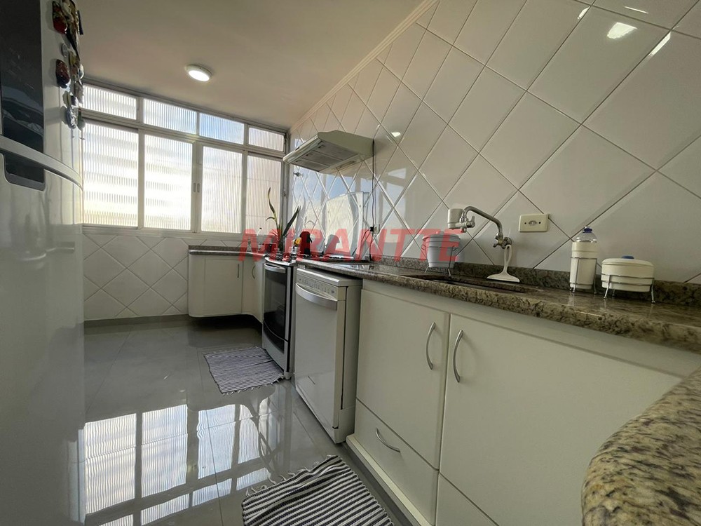 Sobrado de 202m² com 3 quartos em Santana