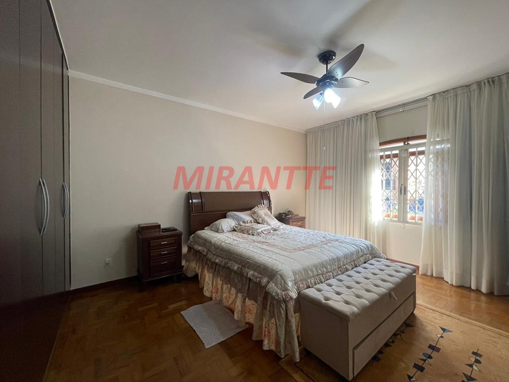 Sobrado de 202m² com 3 quartos em Santana
