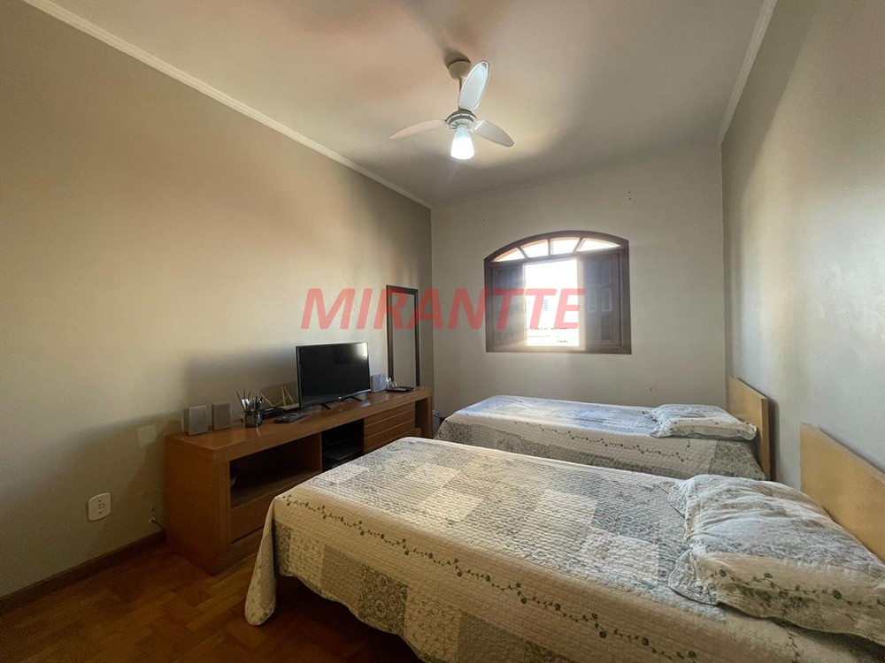 Sobrado de 202m² com 3 quartos em Santana