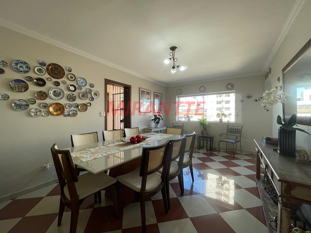 Sobrado de 202m² com 3 quartos em Santana